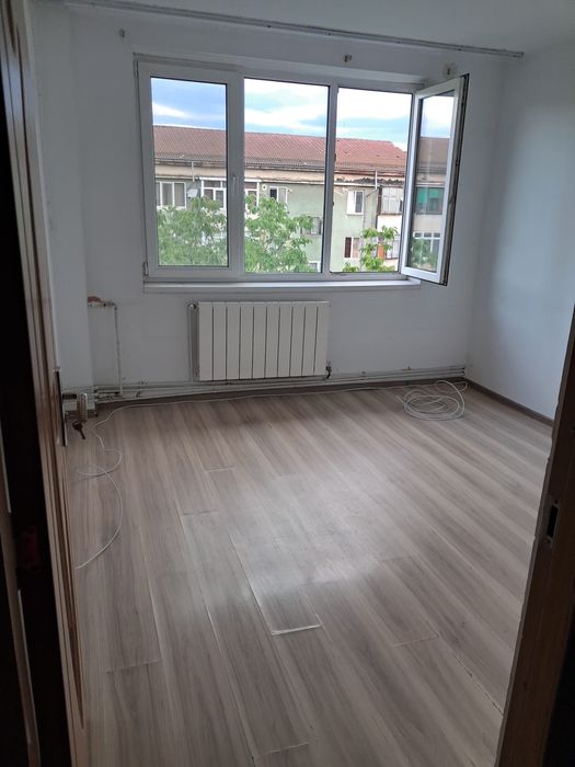PROPRIETAR vand apartament 3 camere decomandat – gata de mutare 0 Comision