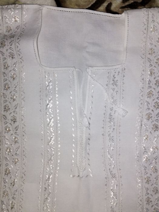 Vând cămașă cusută manual