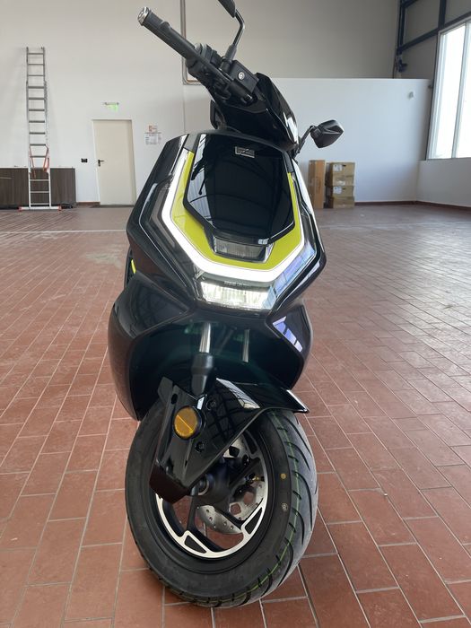 Zeeho AE6+ scuter electric