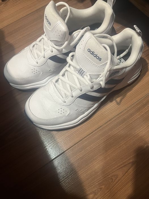 Бели маратонки лайфстайл-strutter