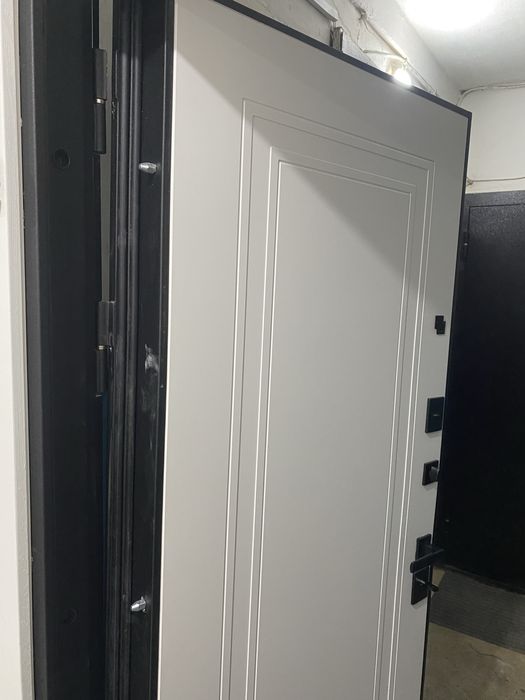 Продам входную дверь