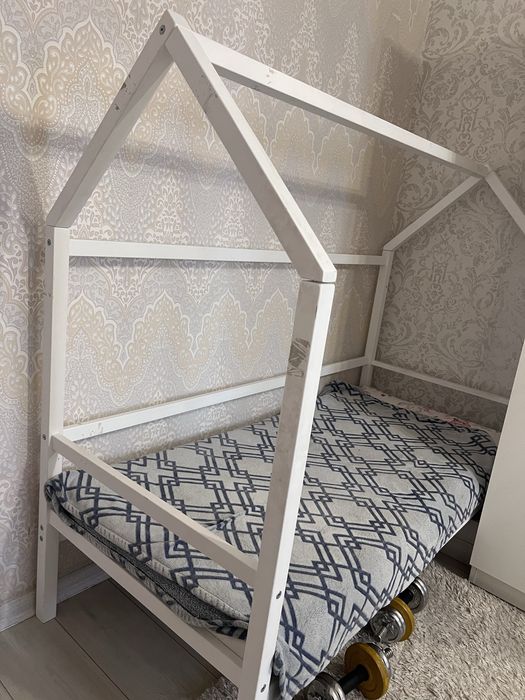 Кровать детская домик