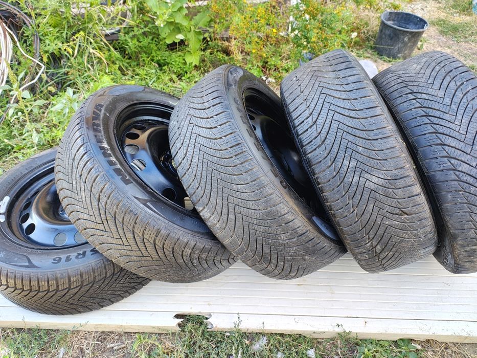 Set roți all seasons plus rezervă