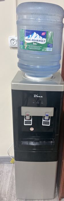 Диспенсер горячей и холодной воды