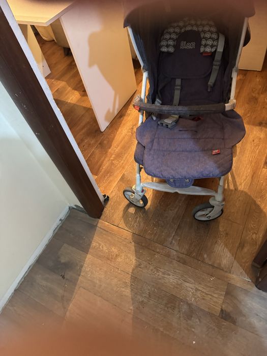 Прогулочная коляска б/у