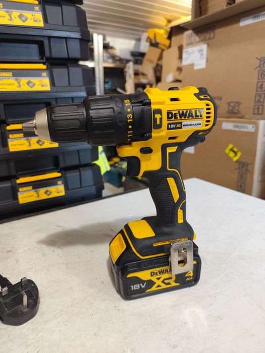 Безчетков винтоверт Девалт DeWALT DCD778 комплект