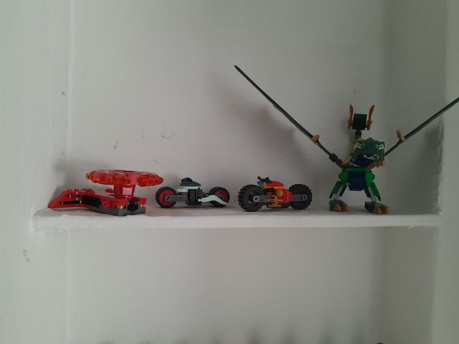 Vând figurine lego ninjago