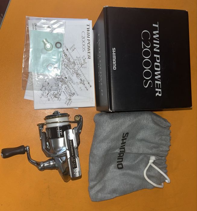 mulineta SHIMANO Twin Power C2000S