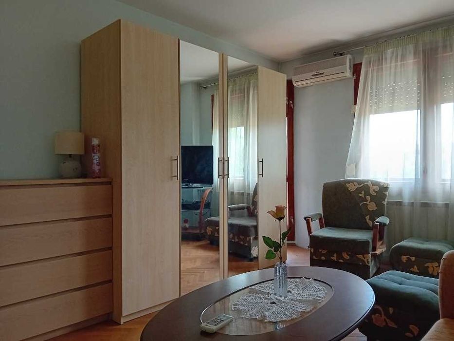 Дава се под наем Тристаен апартамент в София, Банишора - 130 кв.м за 700 € - Снимка #10