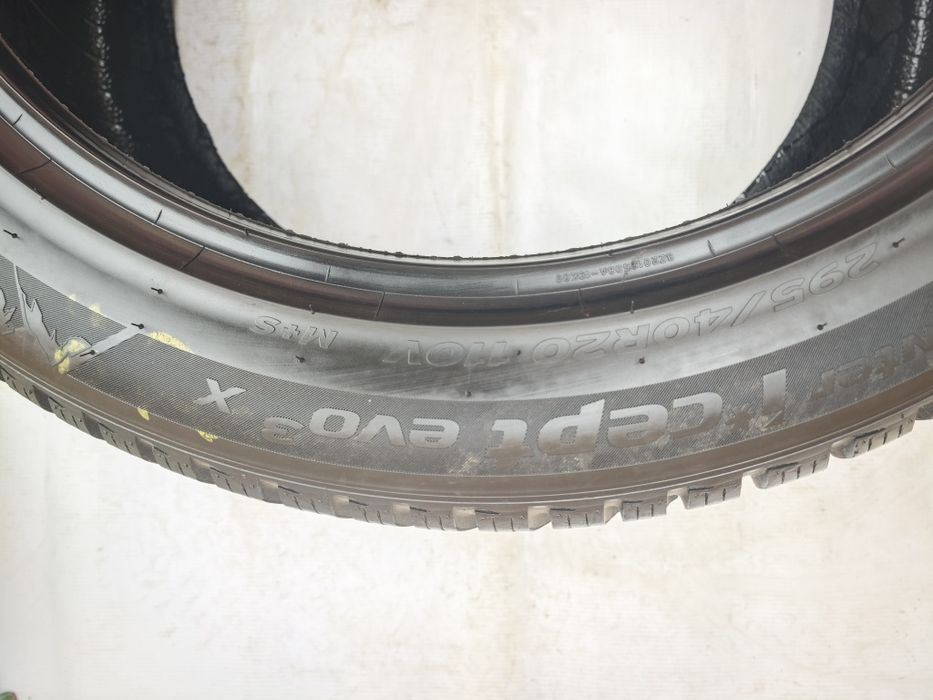 Anvelope 295/40/20 iarna Hankook 2022 dot