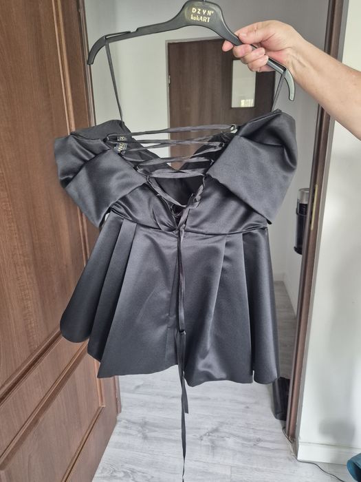 Rochie de nașă  neagră din două piese! Purtată o singură dată preț de câteva ore! Se află în stare absolut impecabilă.