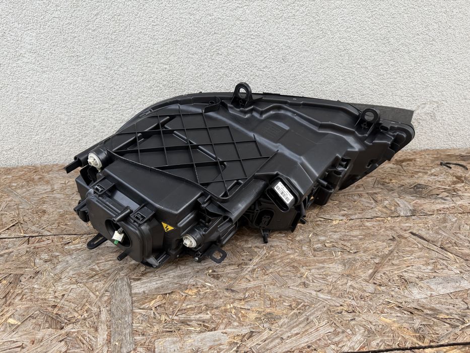 Far dreapta VW Touareg 7P Facelift 2016-2017-2018 Xenon + LED Original