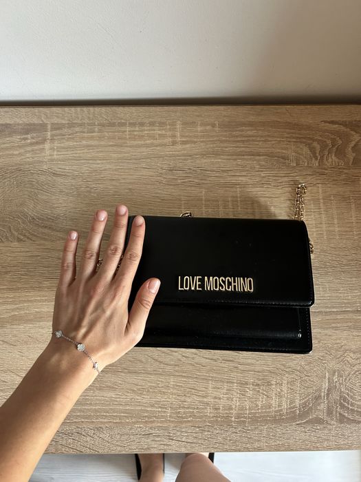 Оригинална чанта на Love Moschino