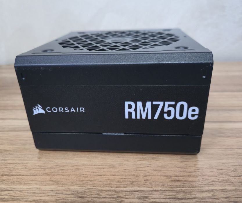 Компютърно захранване Corsair RM750e