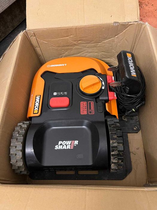 Robot tuns iarba Worx M500 v2 20 V 2 Ah lățime de tăiere 18 cm 9,1 kg