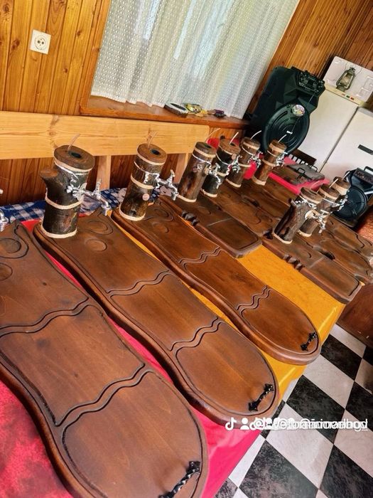 Пепелник от орех и диспенсъри за алкохол