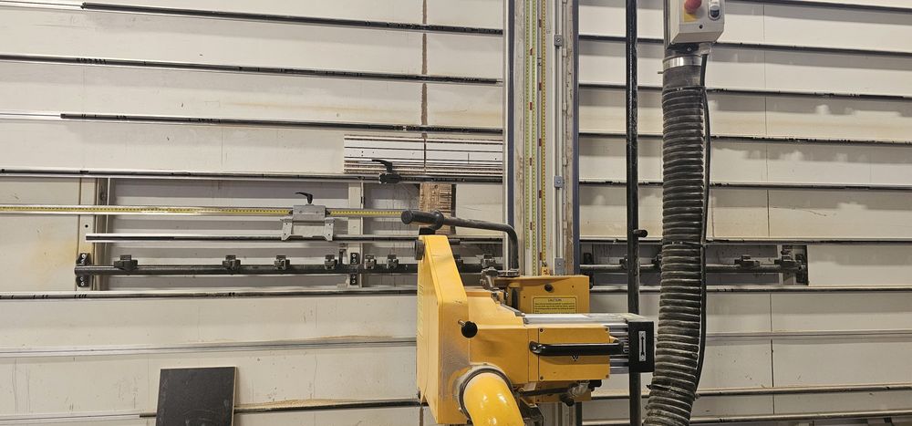 Fierastrau circular vertical