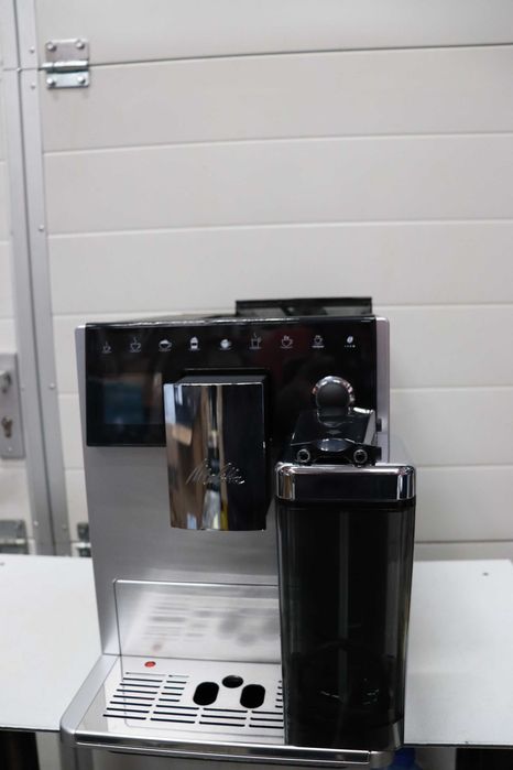 Кафеавтомат Melitta Caffeo CITouch 15 bar  LCD Touch, 10 специалитета, 5 нива на гранулиране, Контейнер за кафени зърна с 2 отделения, Silver