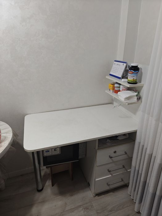 Продам маникюрный стол