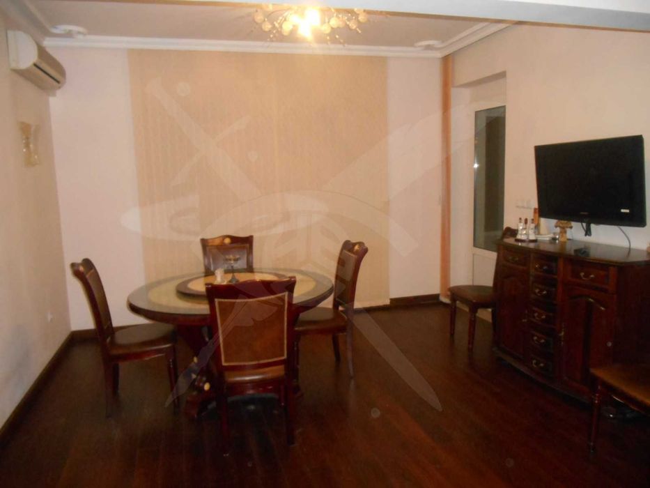 Дава се под наем Тристаен апартамент в Варна, ВИНС - 100 кв.м за 700 € - Снимка #2