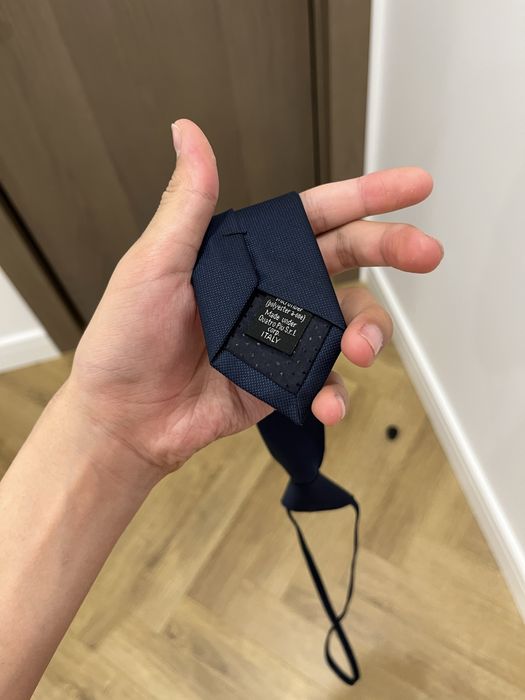 Галстук в хорошем состоянии