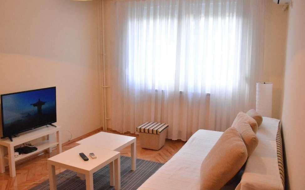 Дава се под наем Двустаен апартамент в Бургас, Славейков - 65 кв.м за 188.7 € - Снимка #1