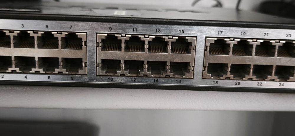 Коммутатор 24 порт D Link DGS 1024D