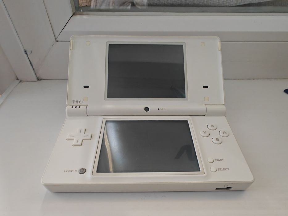 Nintendo DSi белая