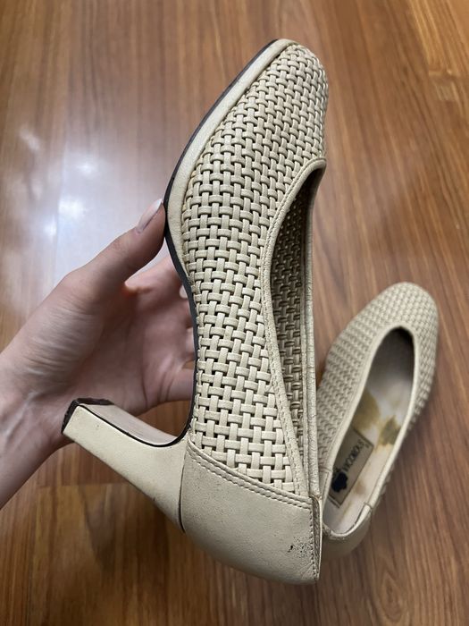 Много разных босоножек 2000тг