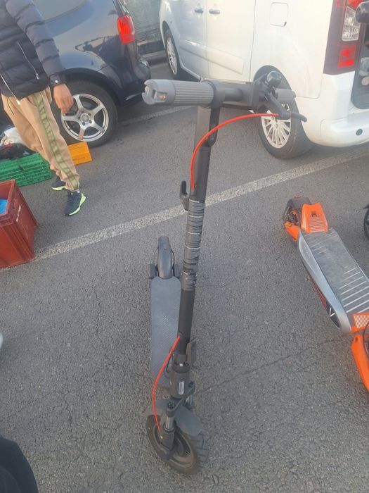 Vind 3 trotinete electrce stare perfecta de functionare cu incarcator