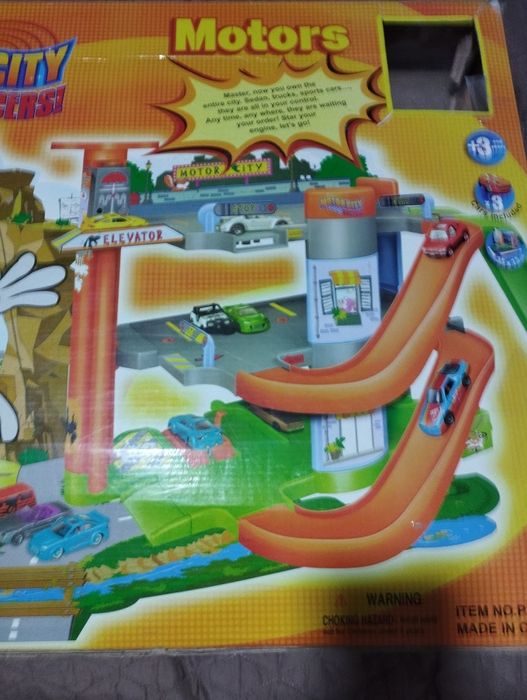 Детски гараж на три етажа