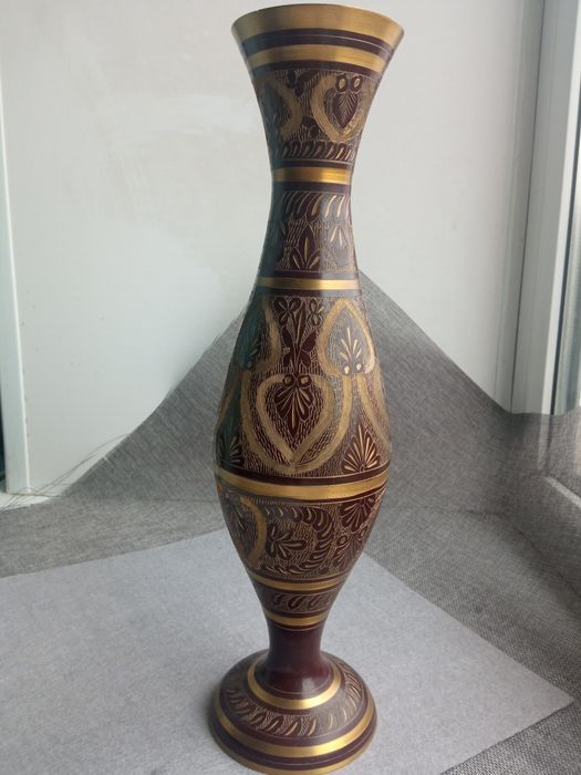 Декоративная ваза.