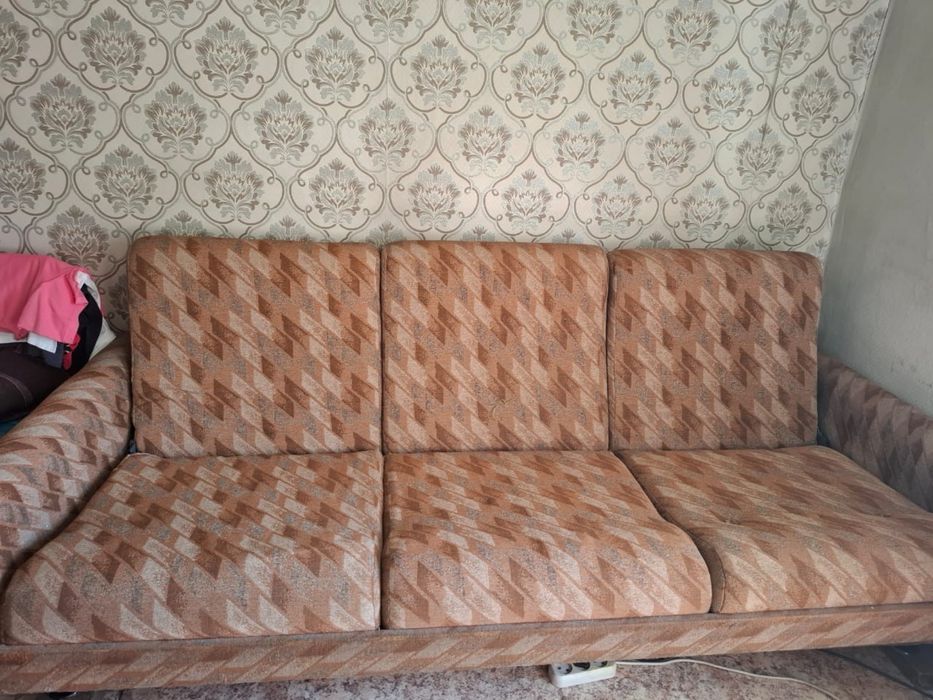 Продаю диван с 2 креслами