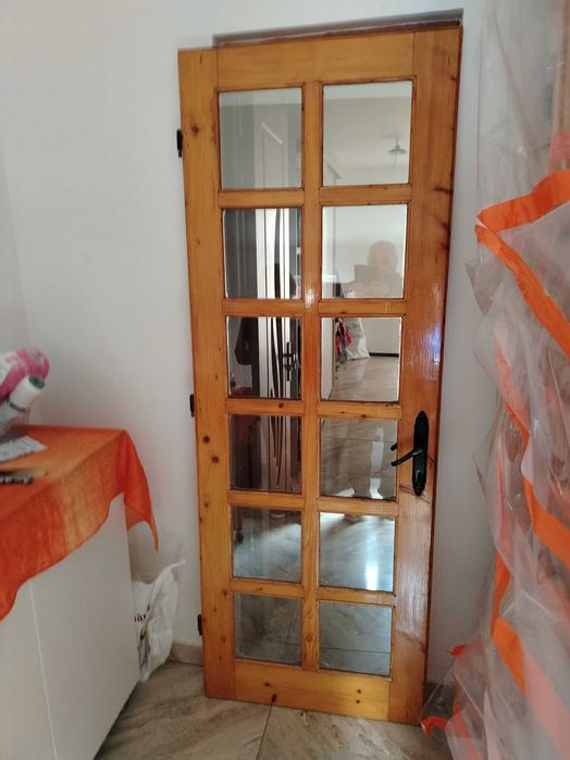 Uși de interior complete din lemn masiv