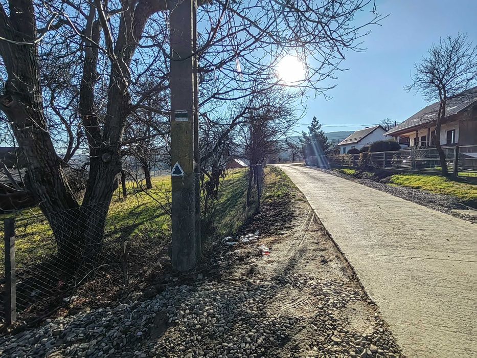 De vânzare: Teren intravilan 40 ari +Casă – Cacica, jud. Suceava