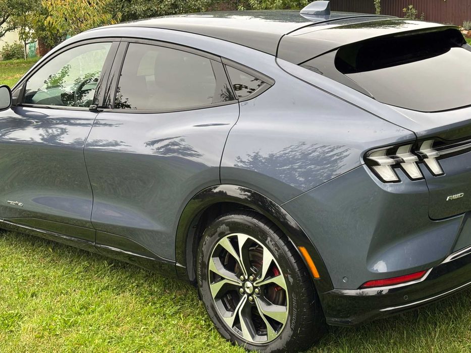 Ford Mustang Mach-E AWD Premium