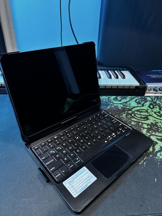 Ipad air 5 gen , 64Гб , торг есть вместе с чехлом