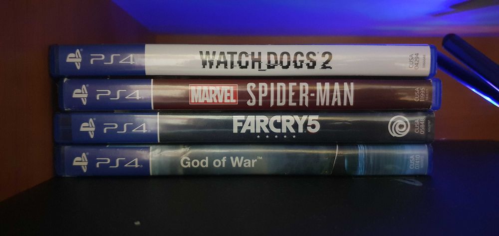 Vand PlayStation 4 pro + fc 26 si alte 4 jocuri