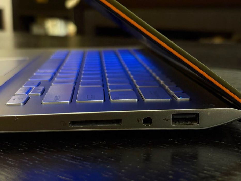 Laptop ASUS Vivobook 2020