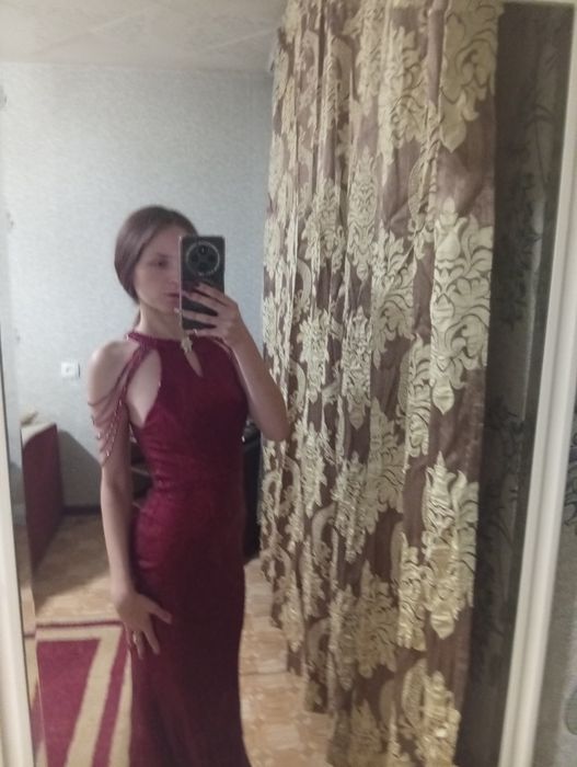Платье вечернее блестящее
