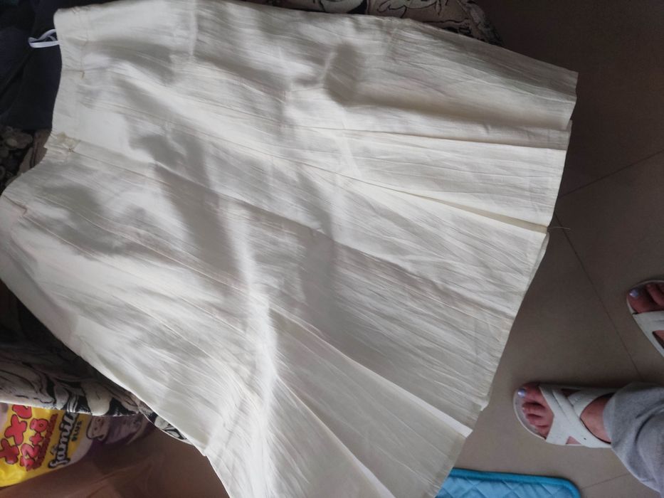 Нова бяла дамска пола