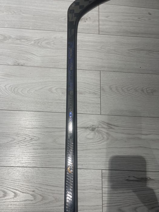 Продам хоккейную клюшку