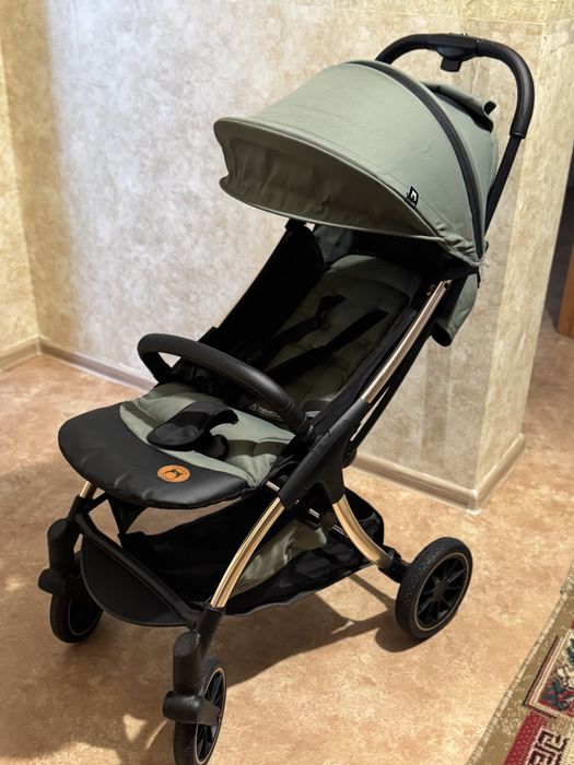 Продам прогулочную коляску
