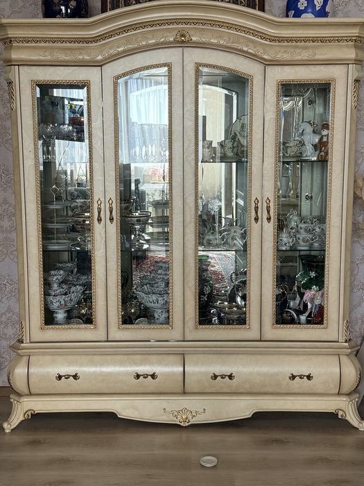 Kamod va stenka sotiladi (Xitoy)