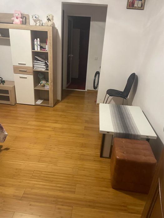 Vând apartament cu 2 camere , semidecomandat si mobilat