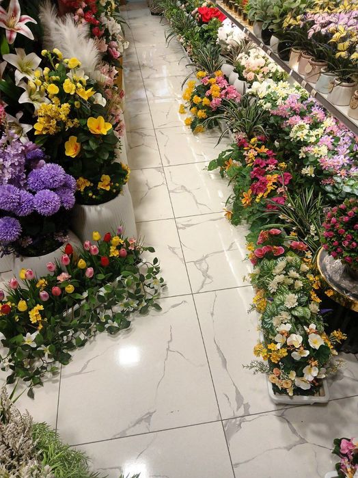 Декоративные растения искусственные цветы и деревья. Лоток с озеленени