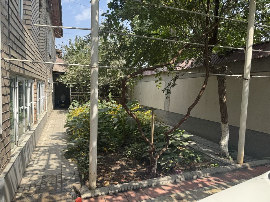 Уй сотилади Олмалик шахар 8- март 8