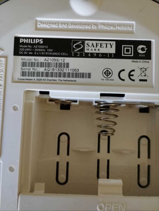 Радиокасетофон Philips, модел AZ1055/12, бял, работещ и с батерии