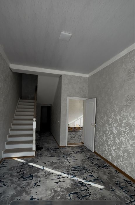 Hovli sotiladi 4xona + oshxona