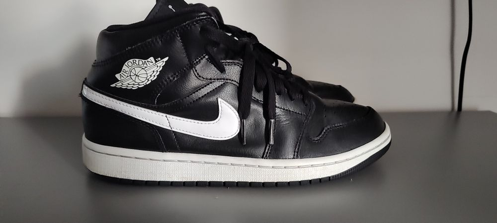 Vând Jordan 1 mid black